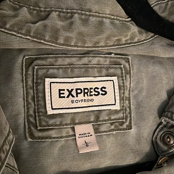 Express Women’s Boyfriend Relaxed Fit Button Up in Olive Green, Size Large - Picture 4 of 4